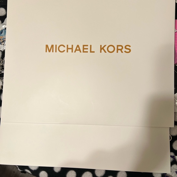 NWT- Large Michael Kors Blush Pink Tote Bag. Comes with a Dust bag and gift box - Picture 6 of 6